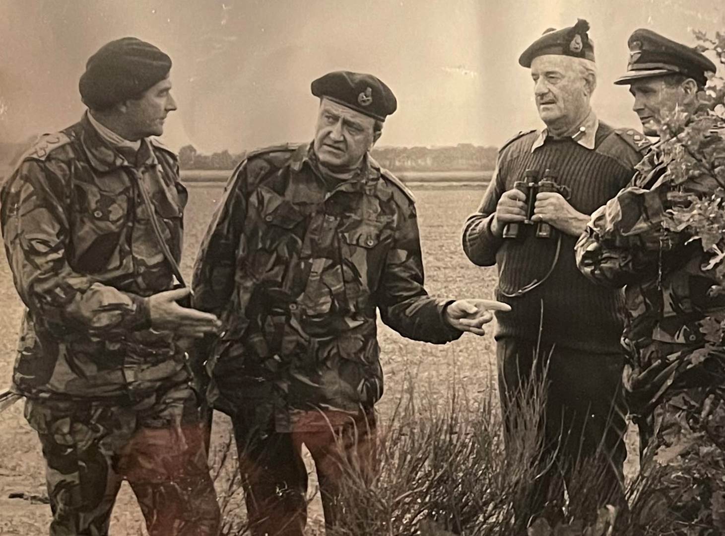 A group of men in military uniforms
AI-generated content may be incorrect.